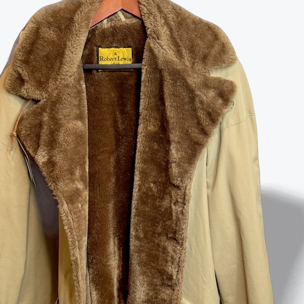 A Robert Lewis Idea Mens Hooded Trench Coat Faux Fur Lined Vintage
3/4 Length 42
